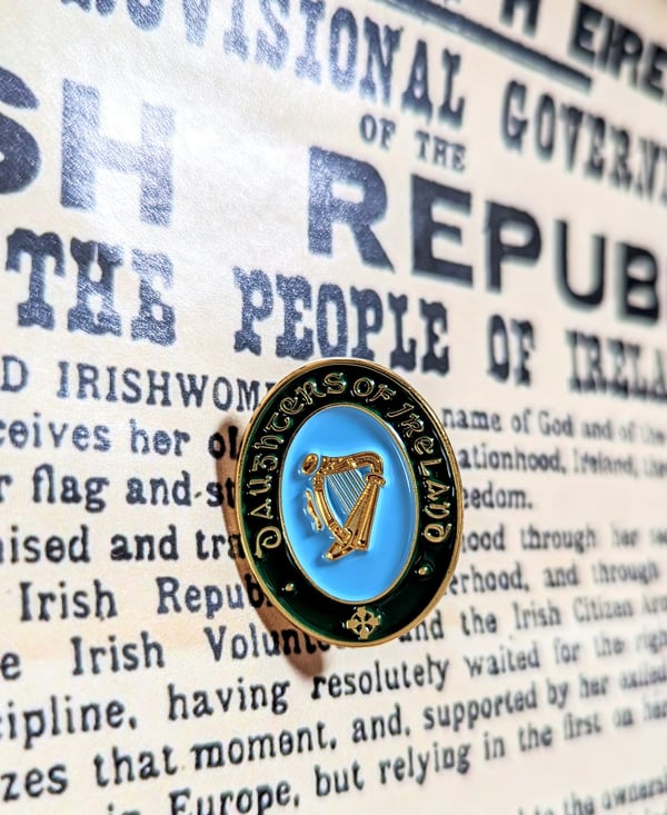 Image of Daughters of Ireland Badge 