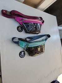 Image 5 of Clear leopard print vinyl fanny pack: Blue & Pink
