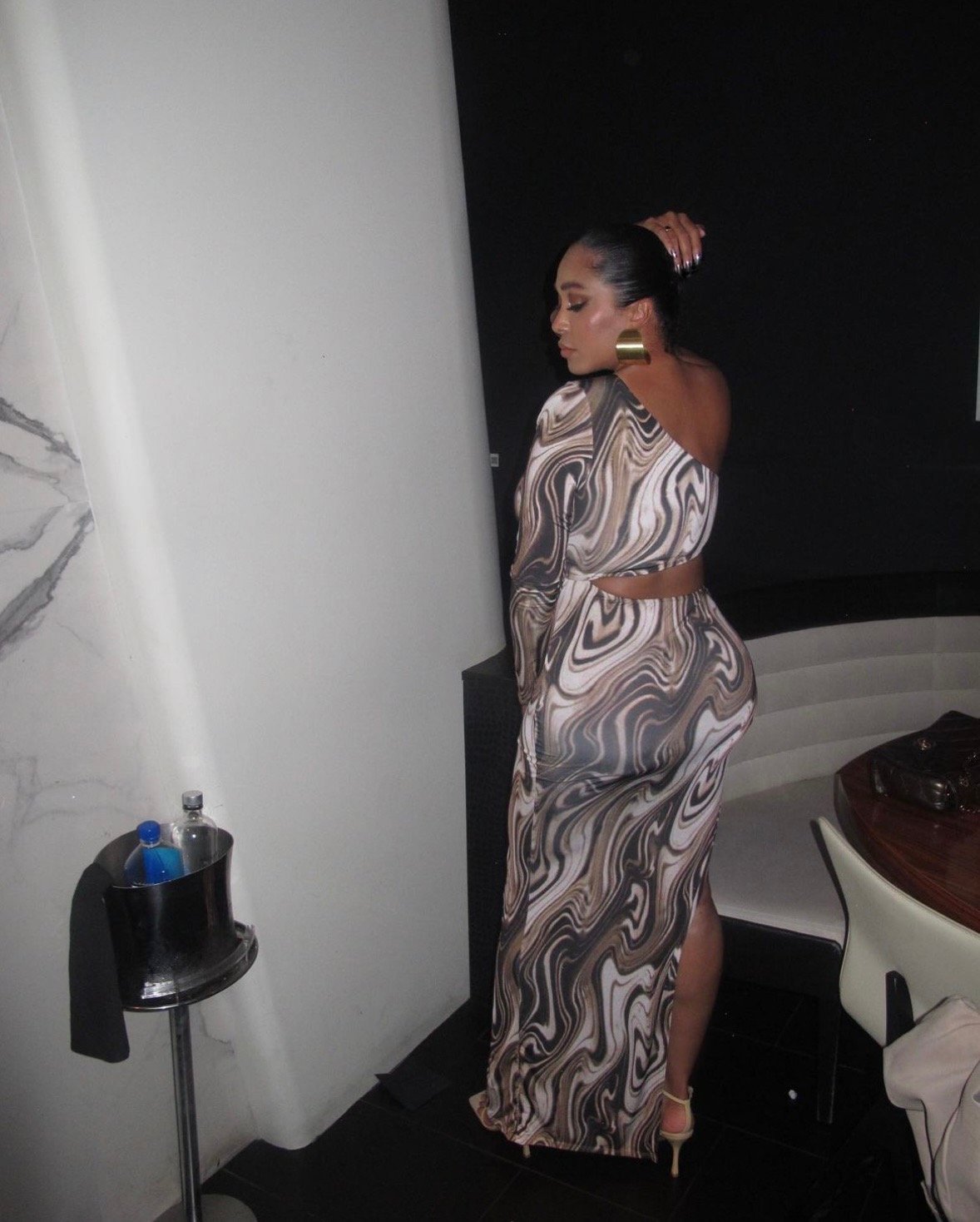 Image of ONE-SLEEVE SWIRL PRINT SLIT MAXI DRESS (MEDIUM)