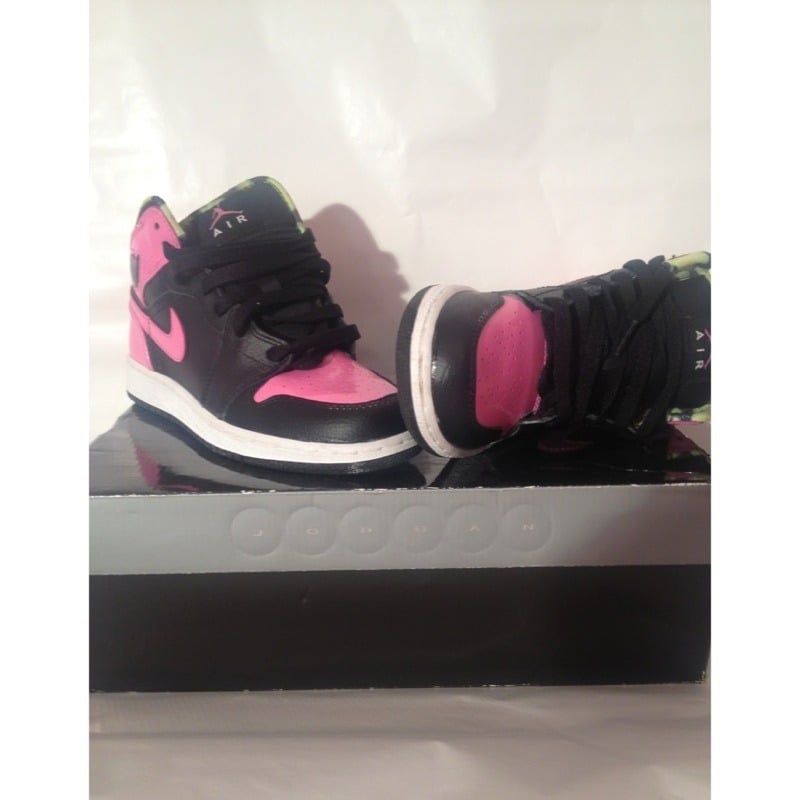 black and pink jordan 1s