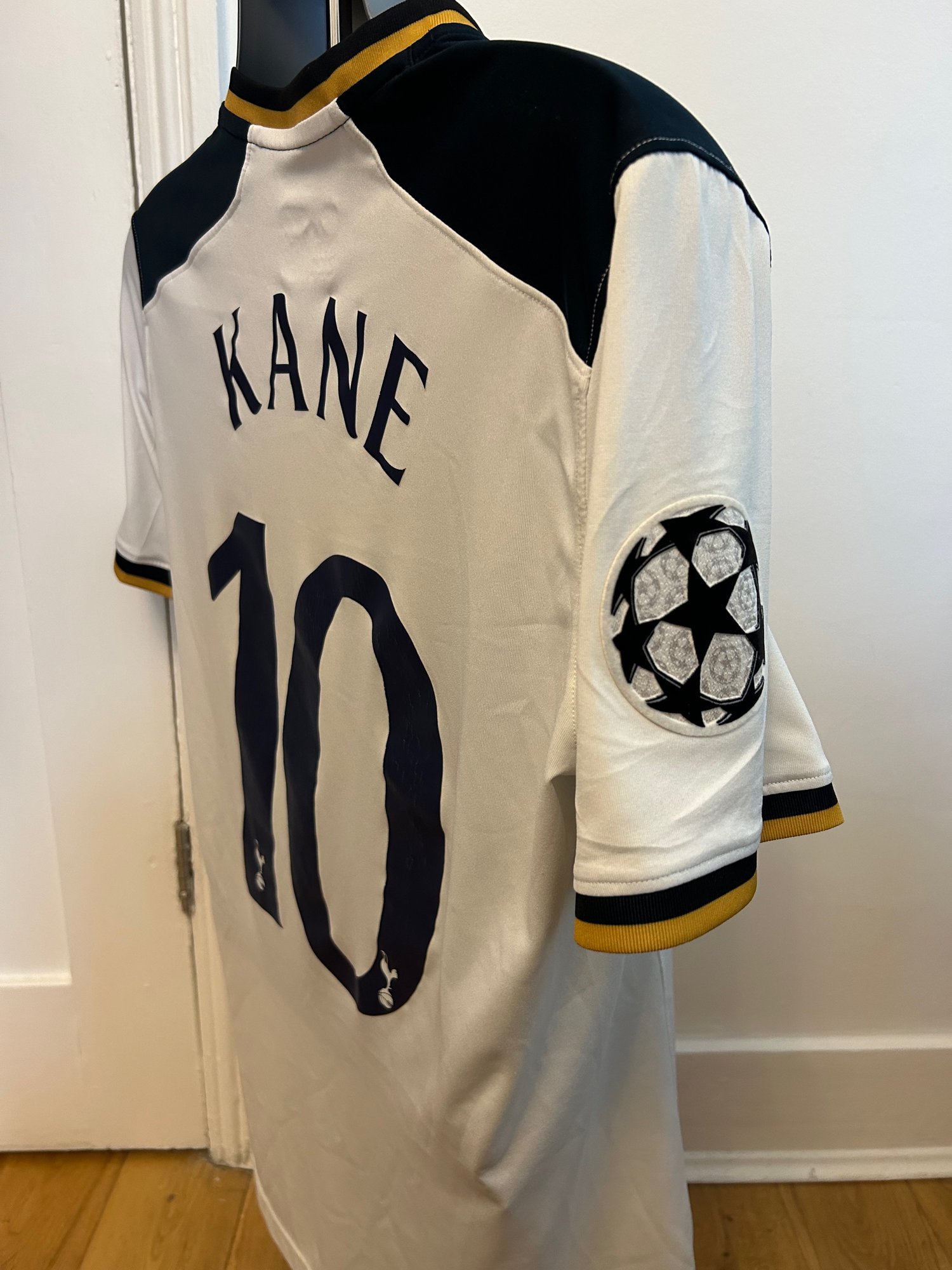 Image of Tottenham Hotspur “KANE 10” 2016/17 Home Shirt + UCL patches (S)