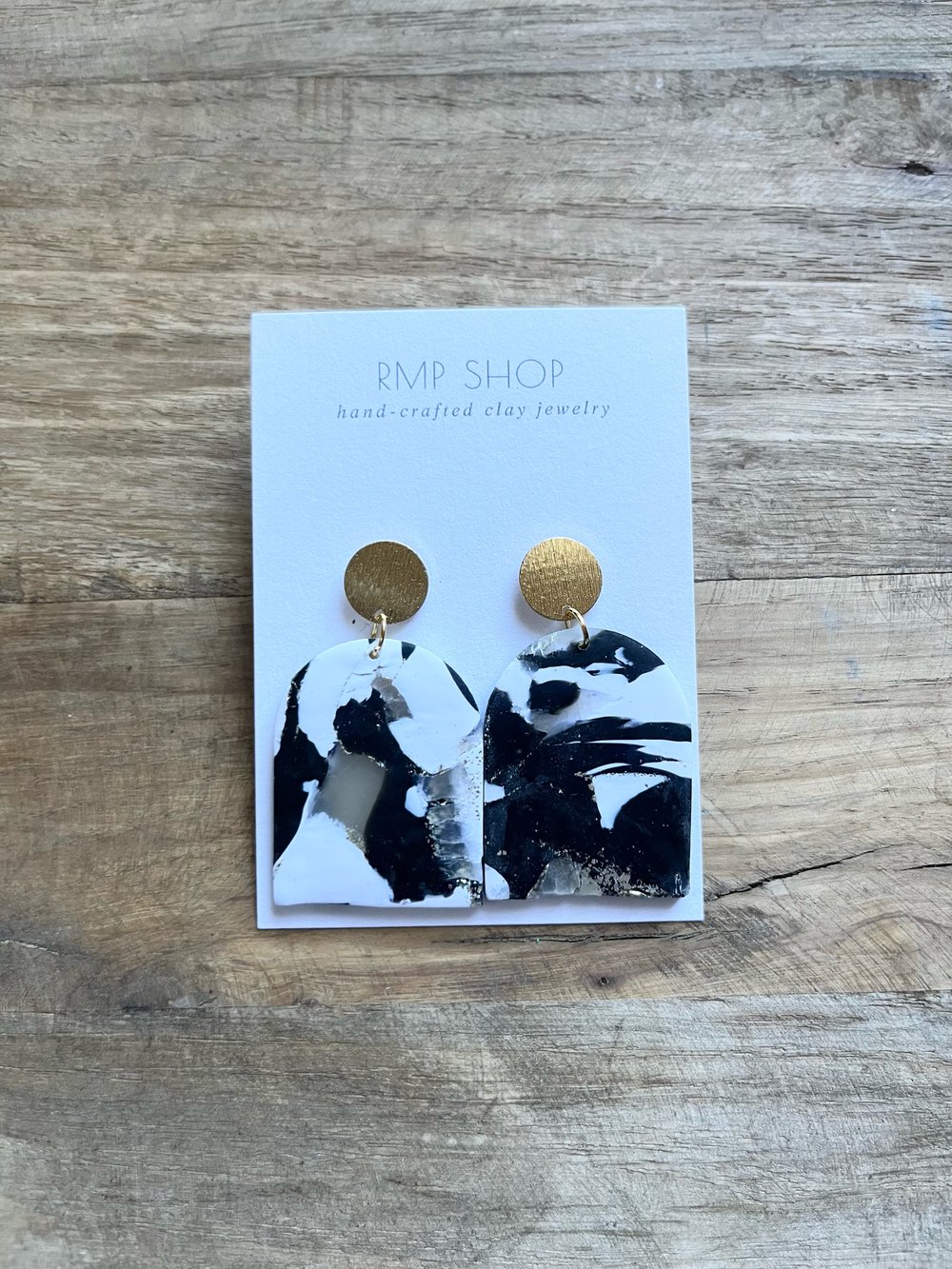 Image of Rainier in Black & White Mix