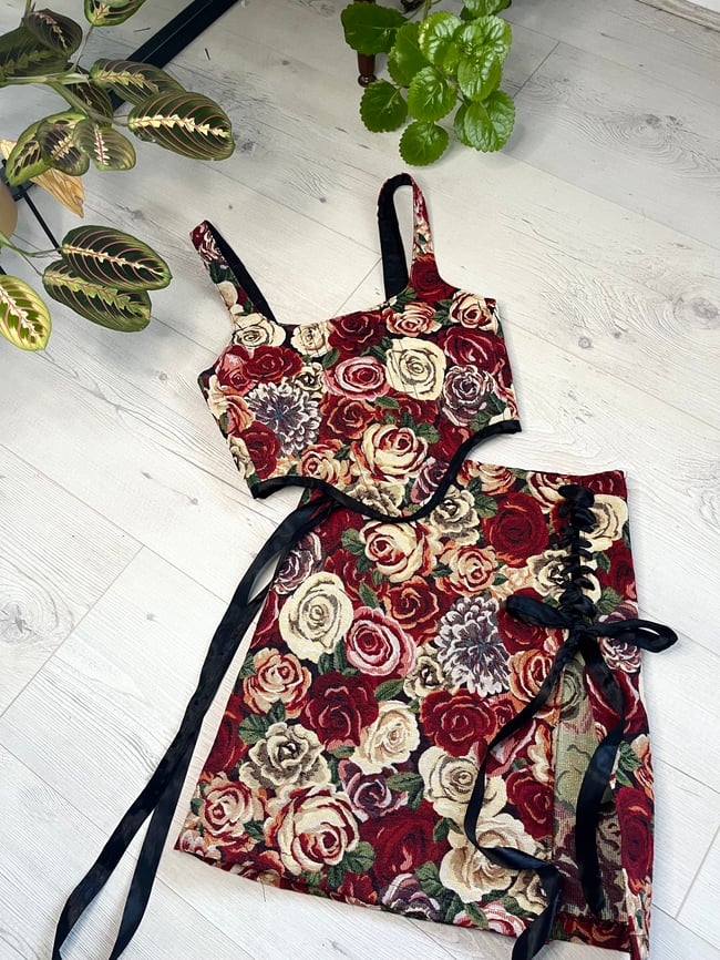 Floral tapestry lace up skirt 