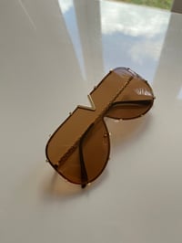 Image 3 of V shade