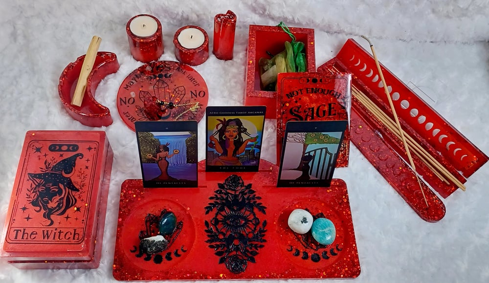 Image of Ruby Moon tarot set 