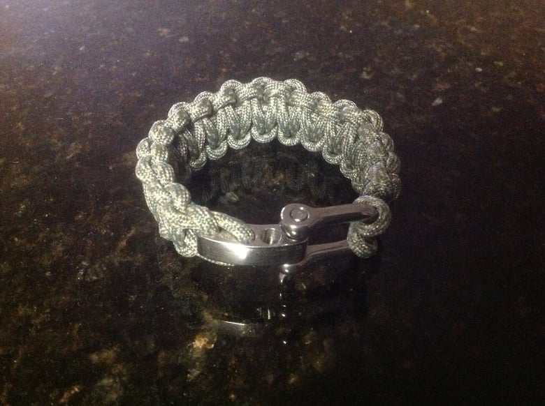 Image of 550 Paracord Survival Band with "D" Ring