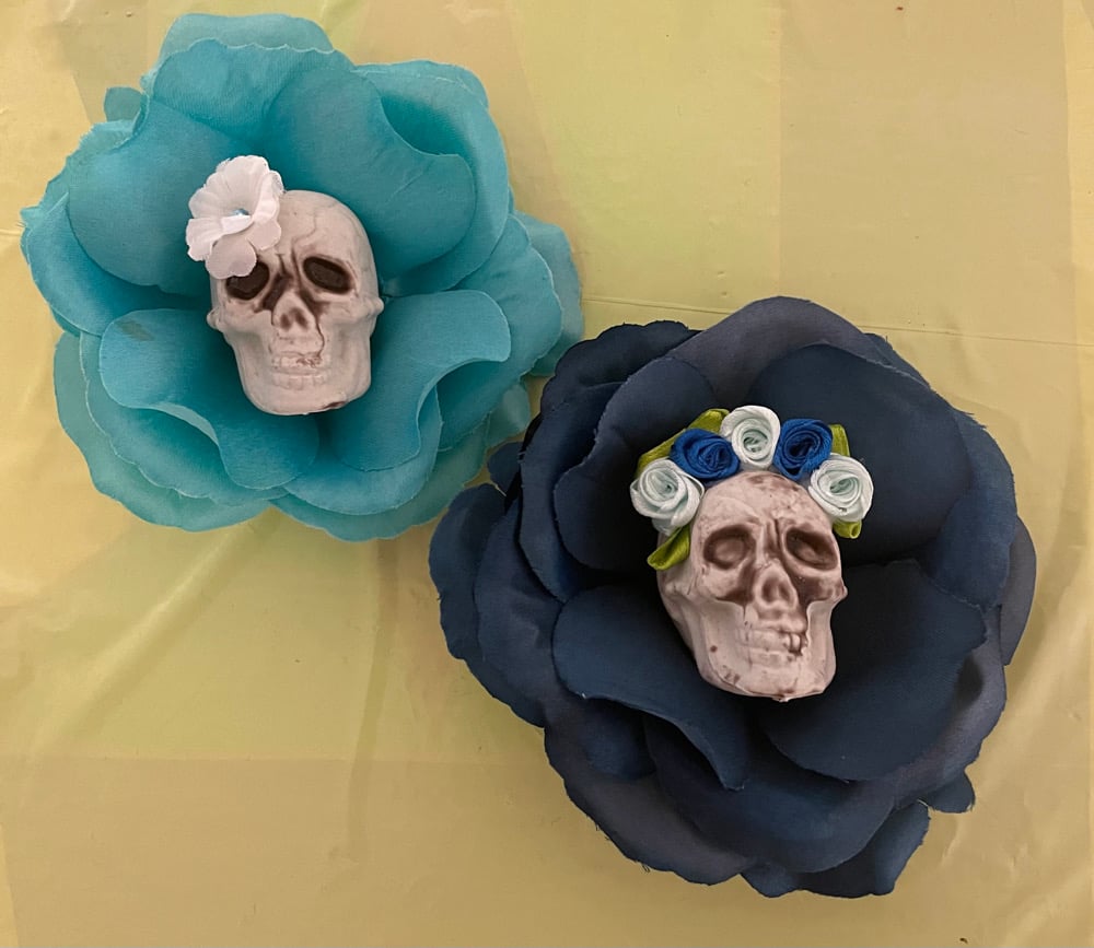 Blue skull rose