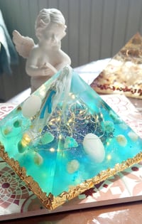 Image 4 of Pyramide-veilleuse unique de Purification MARIE : Géométrie Sacrée au nombre d'Or✨️