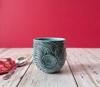 Image 1 of 549 Flowy Thumb Cup