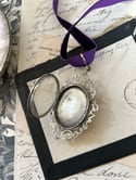 Superbe porte-photo/ mèche de cheveux en ébonite et cuivre plaqué argent, XIXème siècle