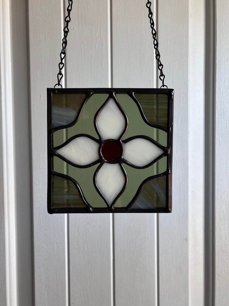 Image of Green / white flower tile