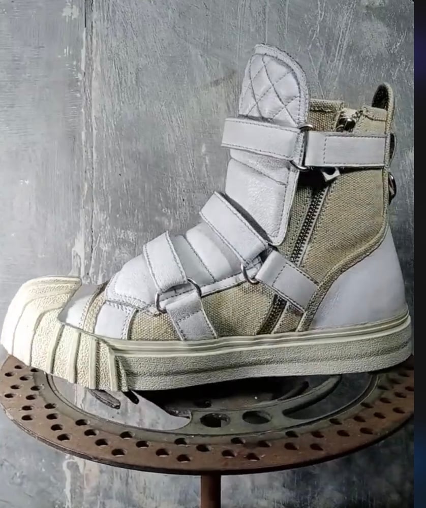 Image of MEDIC Shoe White or with Patches 