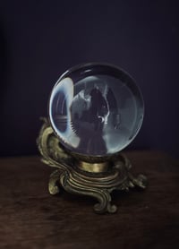 Image 5 of Boule de cristal de bohème de 12cm et son support en régule doré XIXème siècle