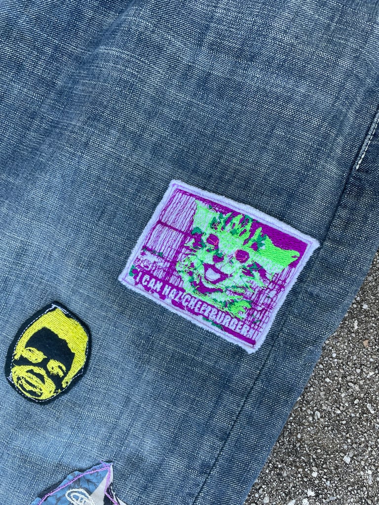 CHEESEBURHGER [32] Image 4