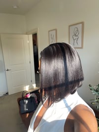 Image 6 of 10 inch YAKI 7x5 HD LACE CLOSURE BOB wig