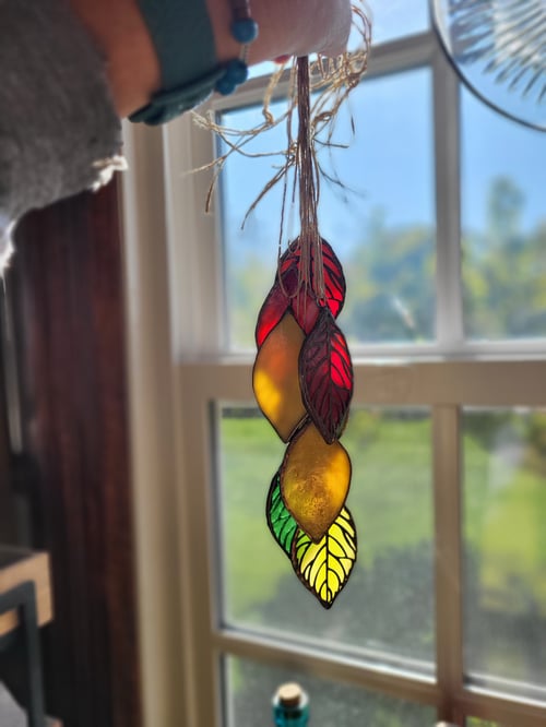 Image of Glass & Filigree Leaf Pendant -stained glass 