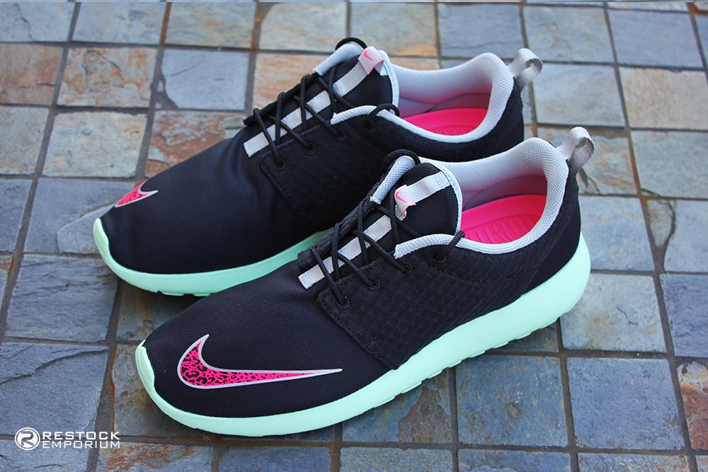 Image of Nike Roshe Run Black/Pink Flash-Fresh Mint-Chrome