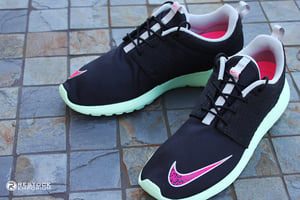 Image of Nike Roshe Run Black/Pink Flash-Fresh Mint-Chrome