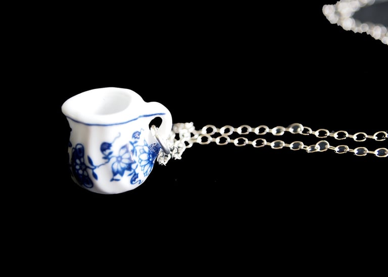blue willow jug necklace Image 2