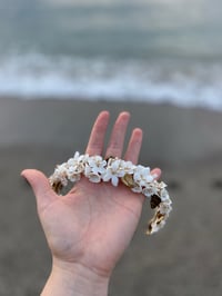 Image 1 of Diadema flores con brillos y perlitas