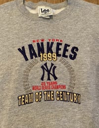 Image 2 of Yankees 1999 World Series Crewneck (L)