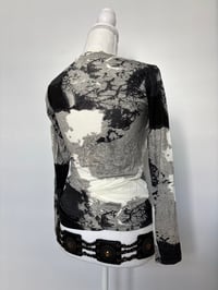 Image 2 of 00s Gray top // M