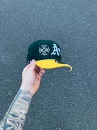 Image 2 of YELLOW VISOR OAKLAND ATHLETICS CUSTOM FITTED CAP