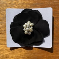 Image 3 of petal pop pearl center 