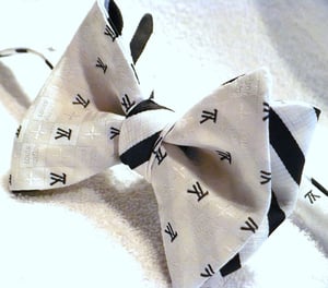 Image of UNCOMMON ReversibleBOW TIE - Dare 2B Different!