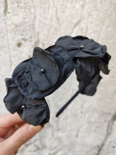 Image of Cerchietto coroncina floreale nero
