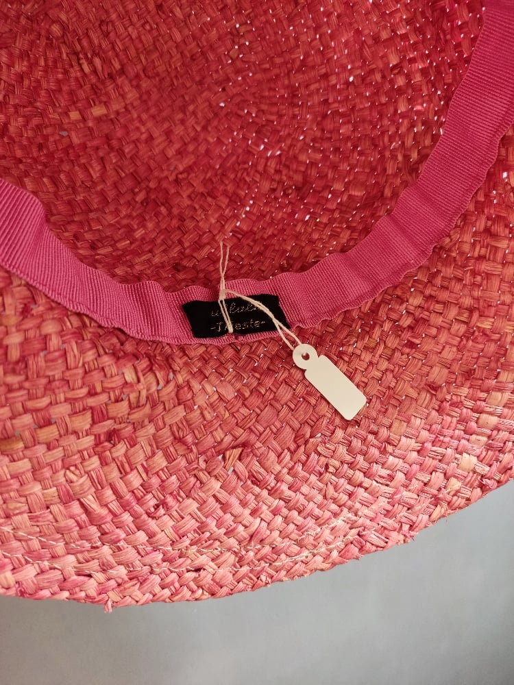 Image of Cappello in paglia rosa con veletta