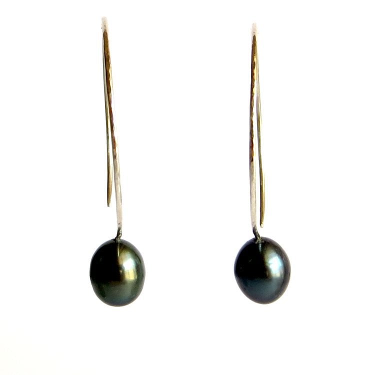 Image of Black cultured freshwater pearl hoop earrings - Momi Darkness Hoops