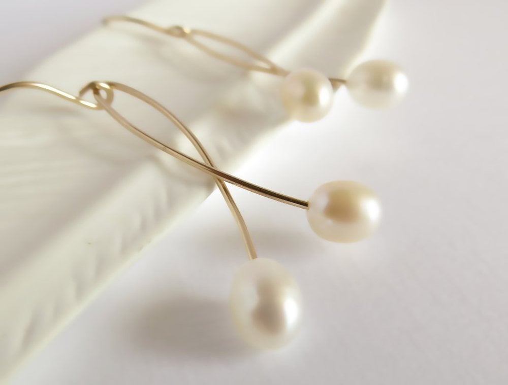 Image of White cultured freshwater pearl doubles earrings - Momi Twins