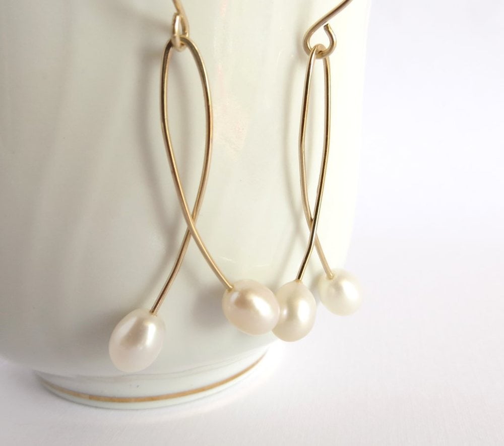 Image of White cultured freshwater pearl doubles earrings - Momi Twins