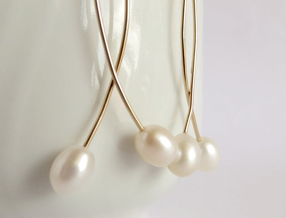 Image of White cultured freshwater pearl doubles earrings - Momi Twins
