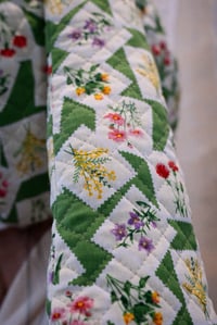 Image 2 of La Modiste: Quilted Postage Stamp Cat Hat