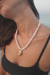 Image 4 of Pearl Aura Necklace
