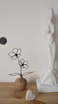 Image 1 of Bouquet duo de marguerites - vase bois