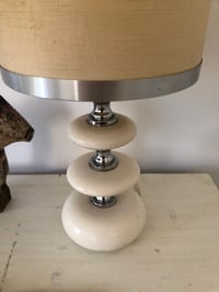 Image 1 of Lampe blanche vintage 