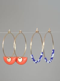 Image 4 of Créoles dorées demi cercles corail