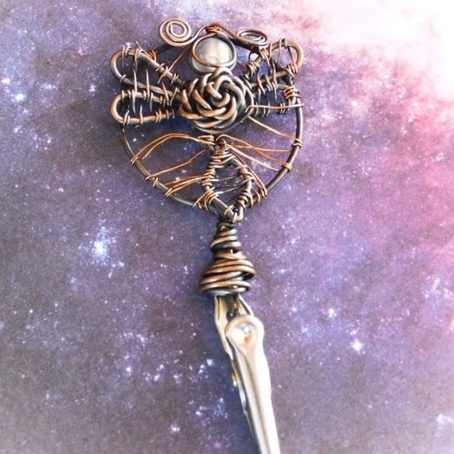 Image of Dragon Fly joint/hat/hairclip