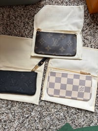 Image 21 of Lou small wallets (click to browse)