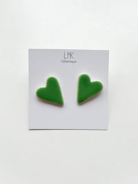 Paire de boucles d’oreilles céramique PUCES CŒURS XL vert pomme 