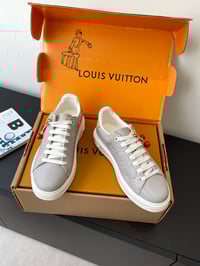 Image 5 of HINTING RUNNERS