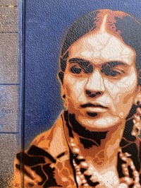 Image 2 of Cover Book FRIDA