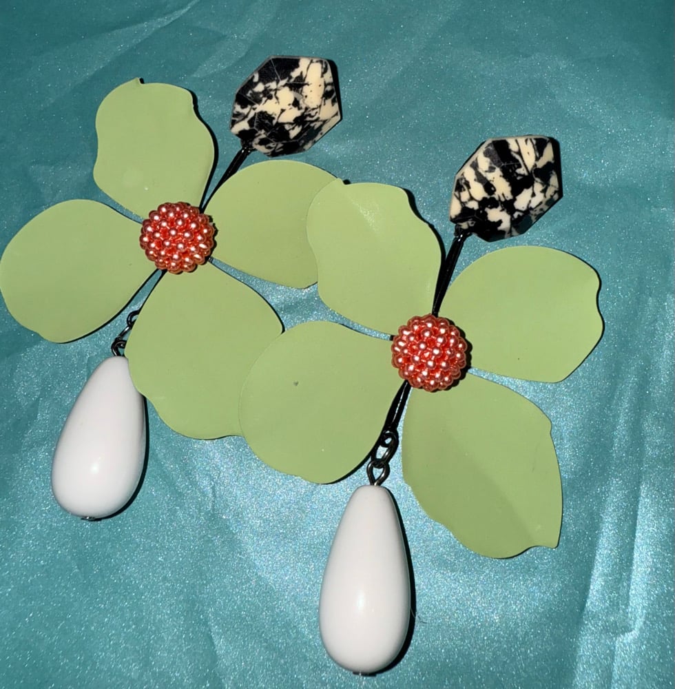 Image of FLOWER BOMB