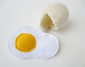 Image of Felt Food Crackable Egg