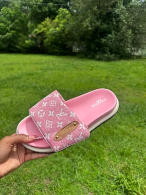 Image of The L Slides