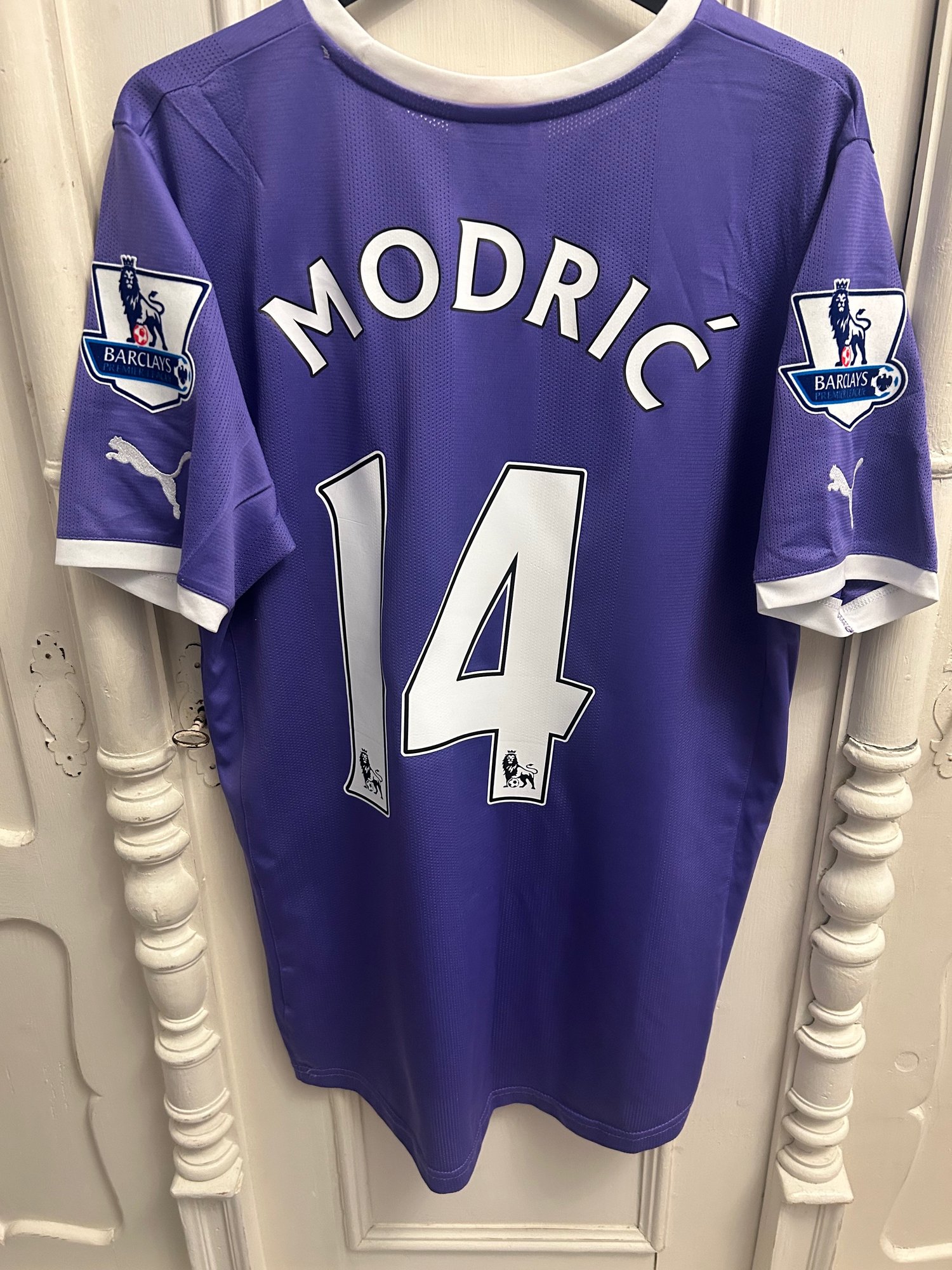 Image of Tottenham Hotspur “MODRIĆ 14” 2011/12 Away Shirt + PL patches (M)