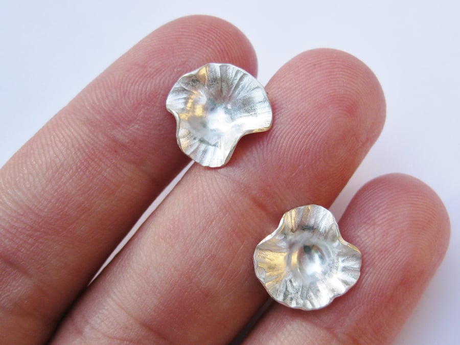 Image of Forged daisy studs: small